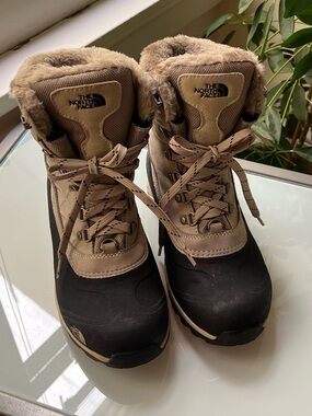 The North Face Women's Beige and Black Insulated Winter Boots